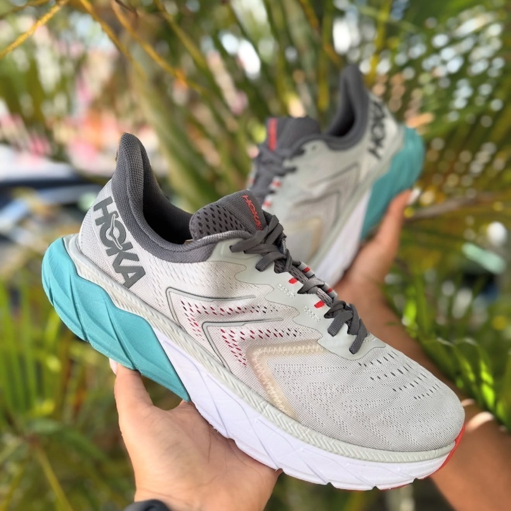 Hoka men  size 9.5 Arahi 5  Gray and Aqua Athletic Shoes